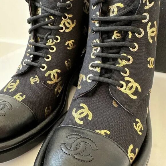 CHANEL Lambskin Shearling Canvas CC Lace Up Boots Black Gold Logo Size 38.5 - Picture 5 of 13